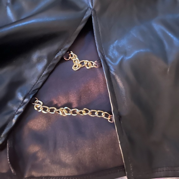 Faux leather skirt - Picture 2 of 3